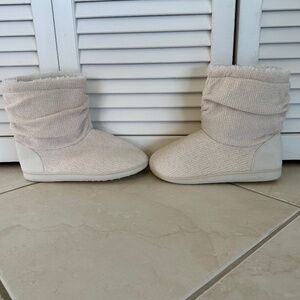 (NWOT)  NEW WOMEN'S LONGBAY CHENILLE KNIT FLEECE ANKLE BOOTS  SIZE 9-10